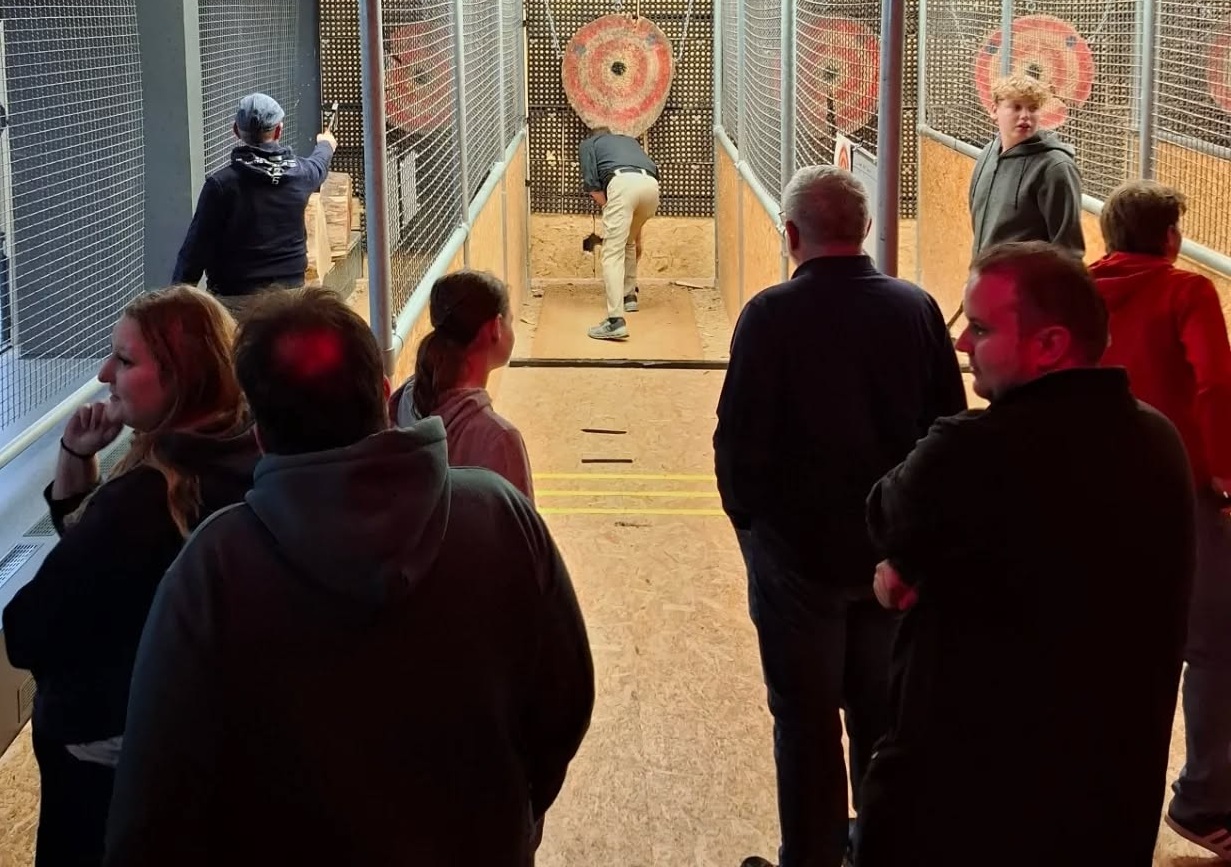 Ausflug zur Axtwurfbude 